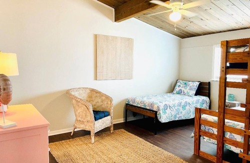 Atlantic Beach Hotel | Sandy Toes Beach House