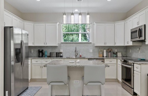 Bayou Oaks House | Sarasota House, A Perfect Beach Getaway! Spacious 4-bedroom house & Pool !