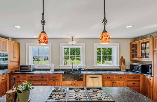 South Pomfret House | Saskadena Lodge with Game Room, near Ski Hill