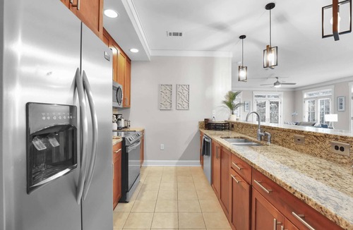 Old West Broad Neighborhood Condo | Savannah Residences|Private Parking|3BR/2BA