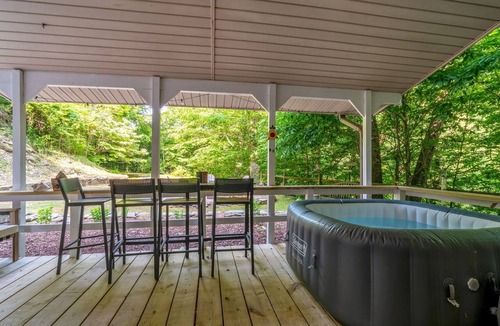 Maggie Valley House | Scenic Maggie Valley Retreat l Hiking l Skiing