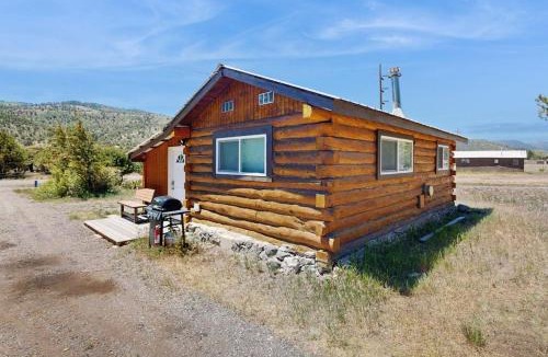 South Fork Apartment | Scenic Solitude