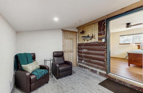 South Fork Apartment | Scenic Solitude