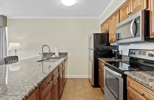Rocky Point Apartment | Scenic Tampa Escape! Balcony w/Bay View, Outdoor Pool & Free Parking!