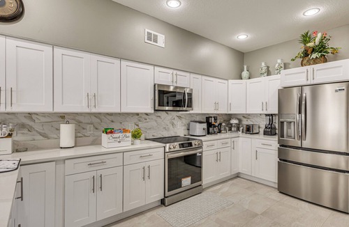 Apopka House | Screened Lanai & Yard! Family Getaway in Apopka