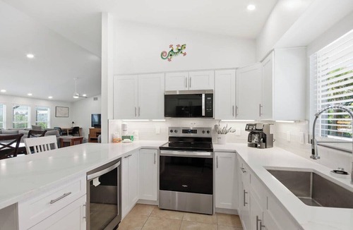 Sanibel House | Sea Bell Home - Short walk to Bowman`s Beach. Spacious vacation rental home