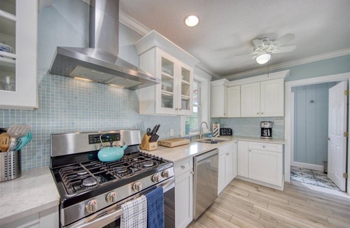 Carlouel House | 'Sea Breeze' - Beautiful Clearwater Beach Home - Heated Pool, Spa & Grill