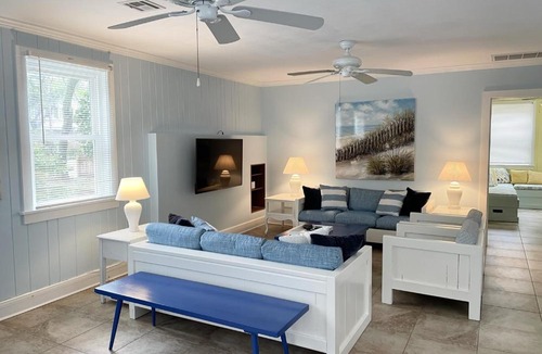 Northeast Virginia Beach House | Sea Home Short Walk to Beach