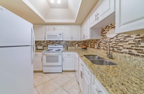 Redington Shores Condo | Sea La Vie at San Remo