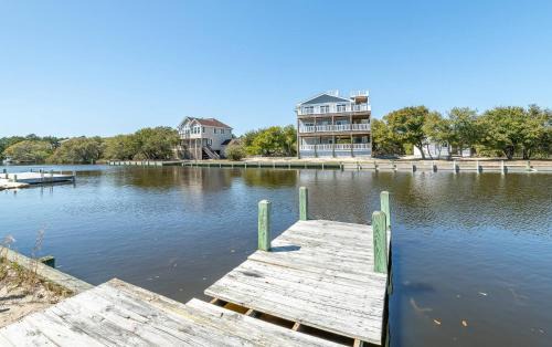 Carova Beach House | Sea Stars - 4x4 Carova Beach, Canalfront, Boat Ramp, Dock, Gazebo, Game Room