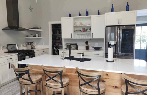 Ocracoke House | Sea You Soon: Screened Porch, Fenced Yard, Pet-Friendly