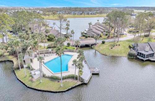 Sawgrass House | Seaclusion - Spacious condo w lanai & pool