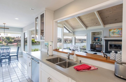Stinson Beach House | Seadrift Waterfront Escape w/Game Room & Hot Tub