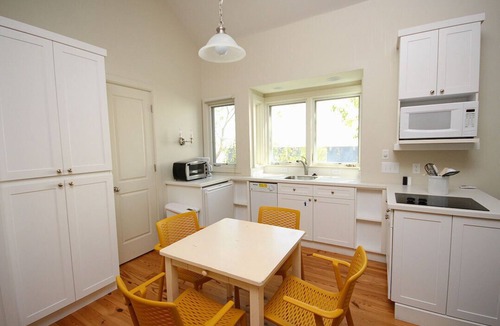 Seaside House | Seaside "Atrium" |Spacious 1BR | 2 FULL Baths | sleeps 4 |Pet friendly! 🐶