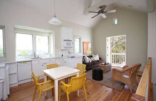 Seaside House | Seaside "Atrium" |Spacious 1BR | 2 FULL Baths | sleeps 4 |Pet friendly! 🐶