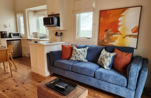 Seaside House | Seaside "Atrium" |Spacious 1BR | 2 FULL Baths | sleeps 4 |Pet friendly! 🐶