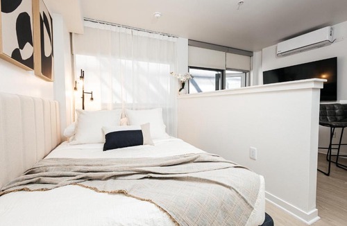 Downtown Apartment | Seaside Serenity - Chic Santa Monica Studio
