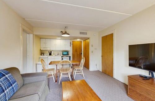 Warren Apartment | Seasons 304