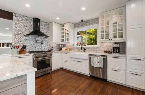 SeaTac House | Seattle World Cup and NW parks 3 Bedrooms central AC hot tub & outdoor living