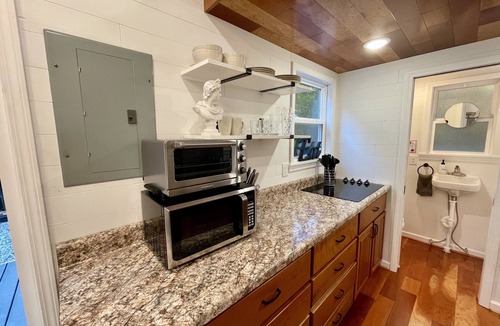 Tellico Plains Cabin | Secluded 34 acres Luxury Mountain Tiny Home with Treehouse Bedroom Hot Tub
