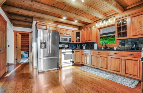 Mount Aetna Cabin | Secluded Retreat |Hot Tub, Game Room, Fire Pit