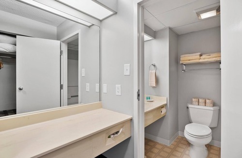 North East Hotel | Second Conference Standard Suite Bay View