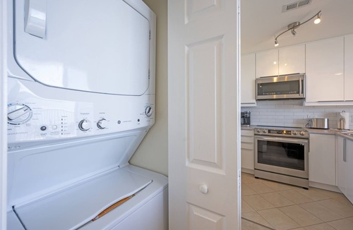 St. Petersburg Condo | See dolphins from the balcony! Hot tub and pool. Renovated & fully equipped.#410