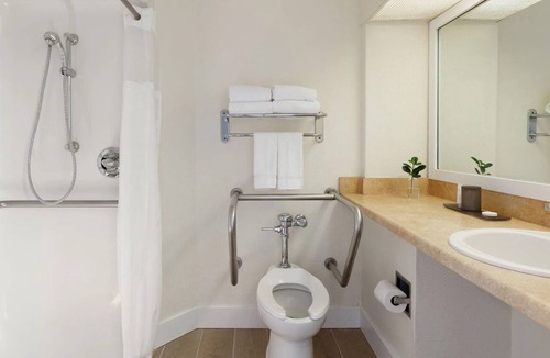 Pinellas Point Hotel | Serene Getaway w/Balcony - Access to Adventure & City Excitement, Beach Escape