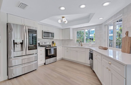 Biggar House | Serene Pool & Spa Home near Sanibel Island, Beaches and Downtown Fort Myers.