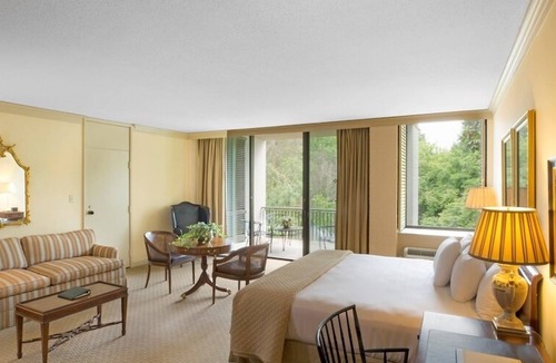 Williamsburg Hotel | Serene Retreat | Near Colonial Williamsburg & Busch Gardens