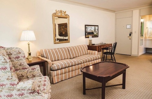 Williamsburg Hotel | Serene Retreat | Near Colonial Williamsburg & Busch Gardens