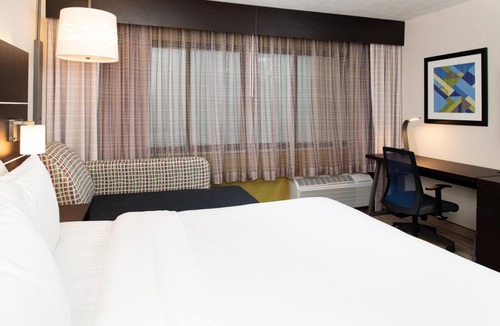 Dent Hotel | Serene Room w/Breakfast Perfect for Exploring Cincinnati + Nearby Attractions