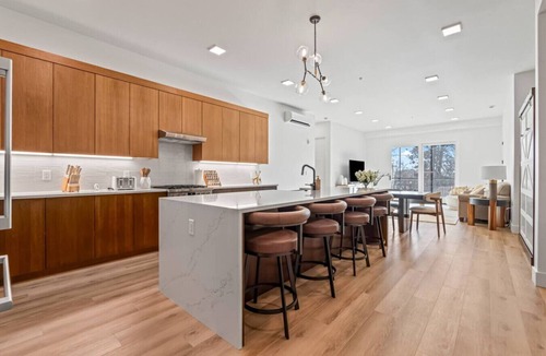 Eagle Apartment | Serengeti Suite – Luxury Downtown Eagle Condo Sleeps 8 King Suite Secure Garage Parking Walk to Dining & Greenbelt