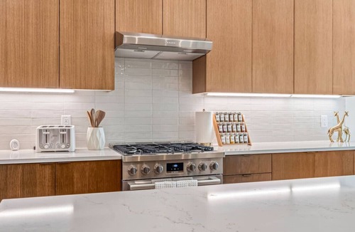 Eagle Apartment | Serengeti Suite – Luxury Downtown Eagle Condo Sleeps 8 King Suite Secure Garage Parking Walk to Dining & Greenbelt