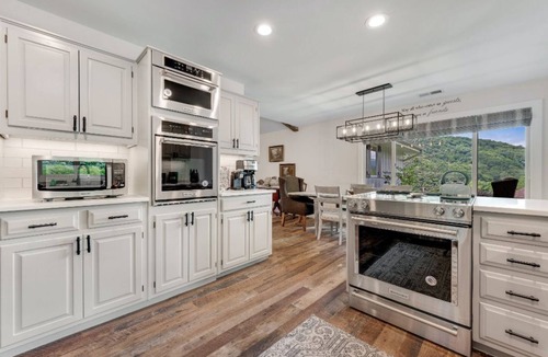 Frank Cottage | Serenitee Cottage at Mountain Glen Community- Newland, NC GOLF and Pickle Ball!