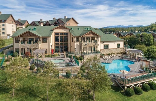 Sevierville Condo | Sevierville | Pool & Mountains | Nature Escape Stay