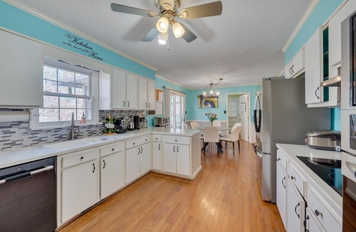 High Point House | Shalimar Estates - Furniture Market & Downtown 5 Bedroom Home by Quantum Suites