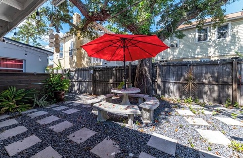 St. Petersburg - Clearwater Apartment | Shared Deck Pet Friendly Garden Courtyard
