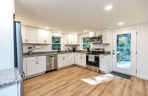 Sharon House | Sharon Ledges