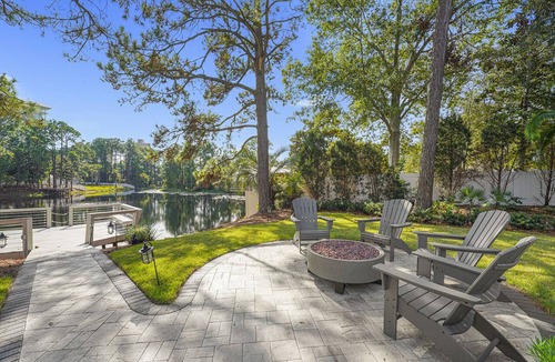 Gulf Pines House | Shell Mates - Luxury Lakefront Vacation Rental with Private Pool Space & Outdoor Area