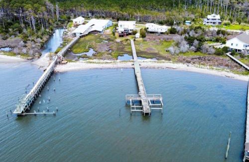 Sealevel House | Shipwrecked Shack Waterfront House Boat on Land