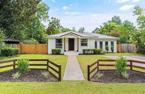 Brunswick House | Shore Thing - Central Location Near Beaches
