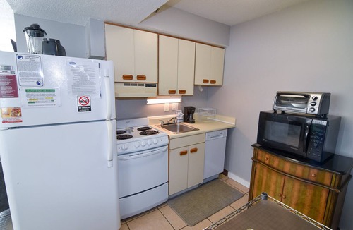 Crescent Beach Condo | Short stays. 20% off 7 nights thru Aug. or 15% off 3-6 thru Aug.