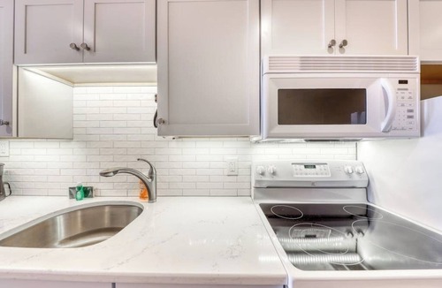 Warren Condo | Ski getaway near the slopes with private balcony & mountain views