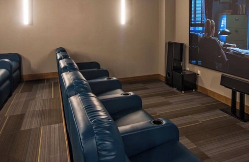 Peak 8 Hotel | Ski In Ski Out Luxury 3BR Grand Colorado Peak 8 - April 4 - April 11, 2027