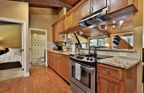 Killington Cabin | Ski-In/Ski-Out Mountain Retreat | 4BR Home at Pico Mountain