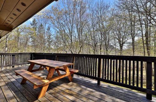 Killington House | Ski-In/Ski-Out Mountain Retreat | 4BR Home at Pico Mountain