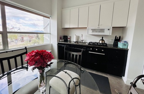 Downtown Anchorage House | Skyline 202: Aurora Borealis 2-Bedroom Suite