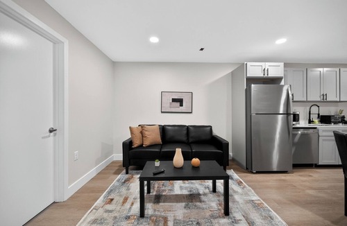 Reading Apartment | Sleek 2BR apartment in prime location