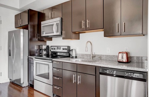 Woodmont Triangle Apartment | Sleek Bethesda Bainbridge 1BR w/Concierge, Gym, W/D, walk to Metro, by Blueground